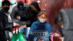 Люди в очереди за едой во время вспышки инфекции. Буэнос-Айрес, Аргентина, июль 2020 года.