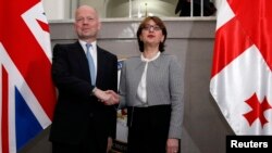  Maia Panjikidze dhe William Hague 