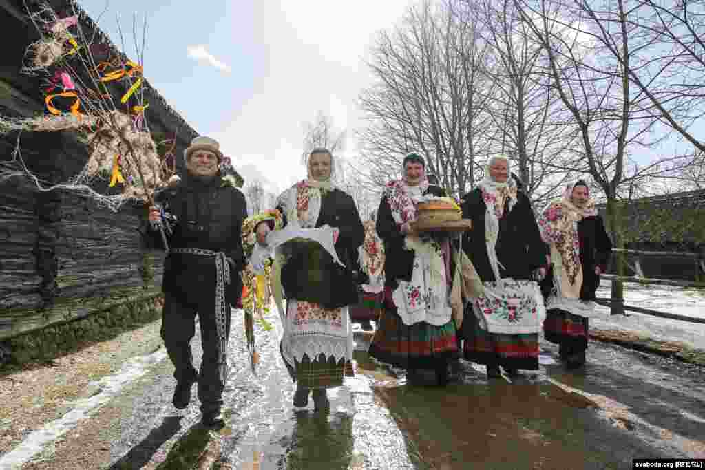 Жителі білоруського села Страчіци колядують на Масляну