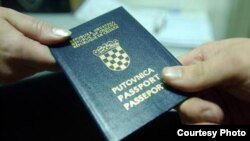 Pasaporta kroate. Fotografi nga arkivi. 