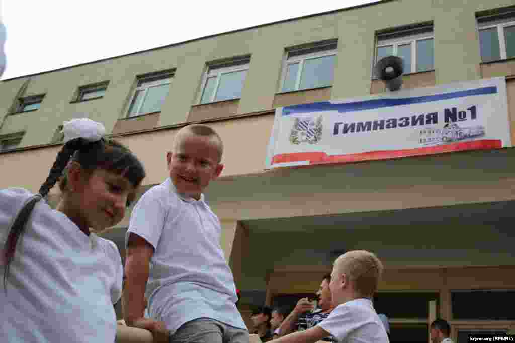 День знаний в первой гимназии Симферополя