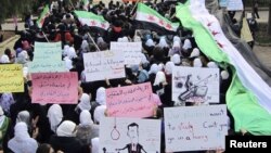 Протестующие на улицах сирийского города Хомс