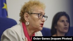 Renate Webew, care este acum Avocatul Poporului, cere declararea nulității absolute a actelor pronunțate de completurile de trei judecători. Dacă la CCR se găsesc cinci judecători de acord cu ea, am putea asista la redeschiderea pe bandă a proceselor de corupție