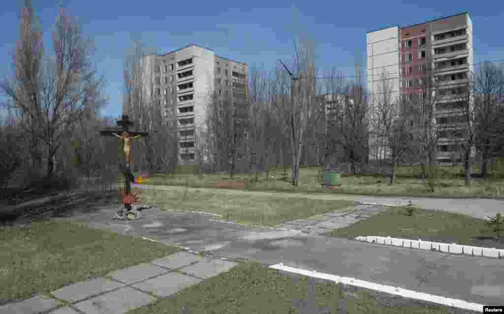 27 жыл бұрынғы апат салдарынан иен қалған Припят қалашығының қазіргі көрінісі. Чернобыль аймағы, Украина. 23 сәуір 2013 жыл.