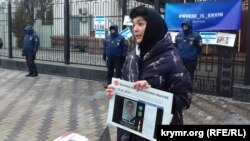 Таміла Ташева на акції «Як антигерой кримської весни викликав загострення у важливих людей»