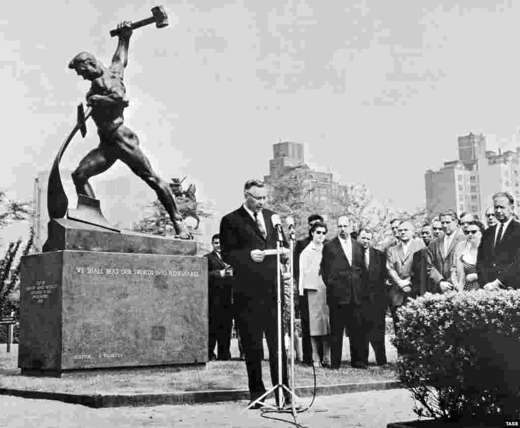 The unveiling of a Soviet sculpture, called Let Us Beat Swords Into Plowshares, in the United Nations Garden in New York in 1960. The sculptor behind the work also created the iconic The Motherland Calls monument. 