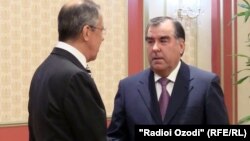 Эмомалӣ Раҳмон, раисиҷумҳури Тоҷикистон бо Сергей Лавров, вазири умури хориҷии Русия. Душанбе, 24-уми апрели соли 2012