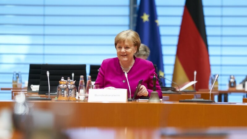 Вишеградската група и Меркел се за постепено отворање на границите