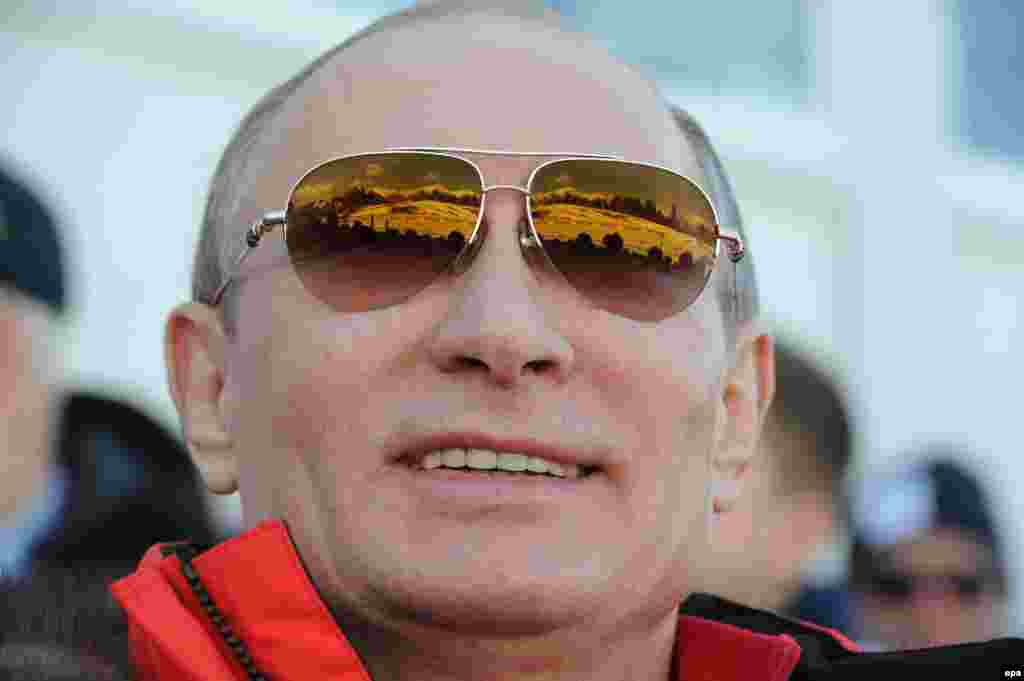 Russian President Vladimir Putin looks on at the Laura Cross Country Center during the Sochi 2014 Olympic Games. (epa/Mikhail Klimentiev)