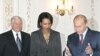 رابرت گیتس و کاندولیزا رایس، در کنار ولادیمیر پوتین، رییس جمهوری روسیه