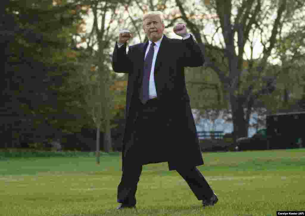 САД - Адвокатите на американскиот претседател Доналд Трамп соопштија дека тој во писмена форма одговорил на прашањата на специјалниот советник Роберт Мулер за наводното мешање на Русија во изборите во 2016 година.