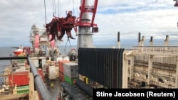 Судно Allseas Solitaire прокладає труби для газопроводу «Північний потік-2» у Балтійському морі, 13 вересня 2019 року
