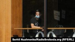 За час пандемії в Україні захворіли понад 2,25 мільйона людей, з них 52 981 людей померли