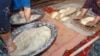 Изготовление традиционного туркменского хлеба (Архивное фото) 