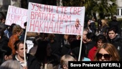 Korisnice naknada za majke iz cijele Crne Gore su u više navrata protestovale ispred zgrade Parlamenta 