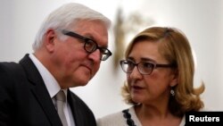 German Foreign Minister Frank-Walter Steinmeier and Georgian Foreign Minister Tamar Beruchashvili during their meeting in Tbilisi on December 8