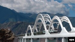 Kina, voz preko La Sa Te mosta
