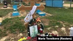 Могила российского контрактника, предположительно погибшего в Сирии.