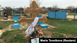 Қабристоне, ки дар он сарбози кироя Алексей Сафонов хуфтааст