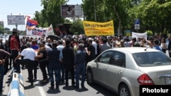 Armenia - Supporters of jailed members of an armed opposition group block a street in Yerevan, 16 May 2018.
