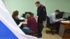 Квітень 2019 року: перша група жителів окупованих територій отримує паспорти у російській Міграційній службі