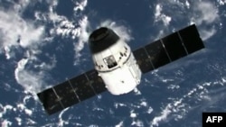 Space -- The SpaceX Dragon capsule nears the ISS before linksto the station's Harmony module, 25May2012