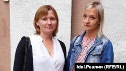 Анна Семенова и Валентина Цветкова у суда