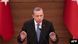 Реджеп Тайїп Ердоган виступає з промовою в Анкарі, 19 квітня 2016 року