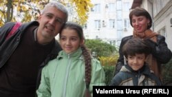 Alături de copii...