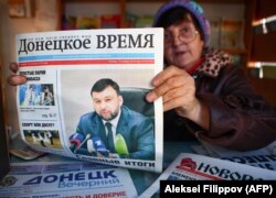 Denis Pușilin pe un ziar în Donețk.