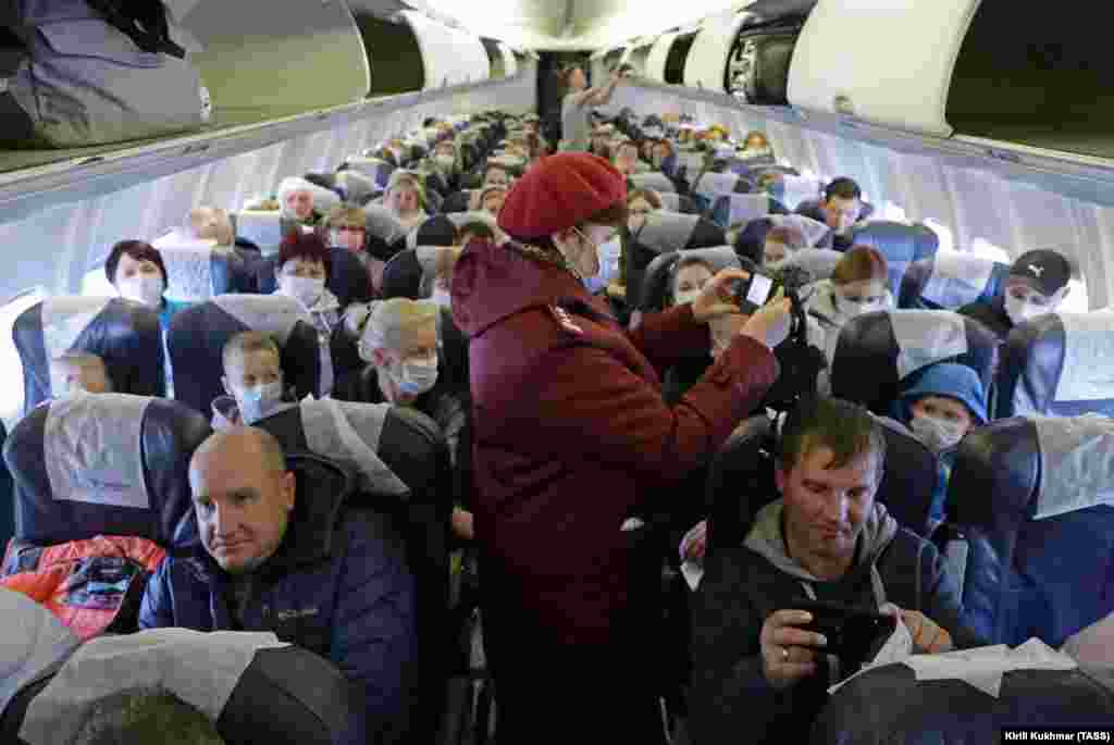 NOVOSIBIRSK, RUSSIA - JANUARY 30, 2020: Rospotrebnadzor (Russian Federal Service for Consumer Protection and Welfare Supervision) officials use thermal imaging devices to remotely measure temperature of passengers arriving at Novosibirsk International Airport from Sanya, China, in connection with the outbreak of a pneumonia-like coronavirus in the Chinese city of Wuhan in December 2019. Latest reports put the total number of 2019-nCoV cases over 7,000 with 170 of them fatal. Kirill Kukhmar/TASS Россия.