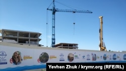 Строительство апарт-отеля «Адмиральская лагуна» рядом с пляжем Солдатский в Севастополе, июнь 2019 года