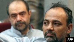 Former Iranian Deputy Foreign Minister Mohsen Aminzadeh (left) seen with another defendant, reformist journalist Ahmad Zeidabadi, during a hearing before the revolutionary court in Tehran in August.