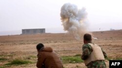 Kurdish Peshmerga fighters detonate a landmine planted by the Islamic State (IS) group fighters on the outskirts of the village of Sinoni in the northern Iraqi district of Sinjar (file: January 15, 2015)