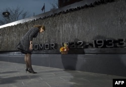 Ukraine's first lady Maryna Poroshenko attends the unveiling in Washington of a monument to the victims of the Ukrainian famine of the 1930s.