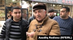 "Binə" çörəyi satıcıları Babazadə Sedail və Cəmşid İsmayılov (sağda). Sumqayıt. 8 yanvar 2018