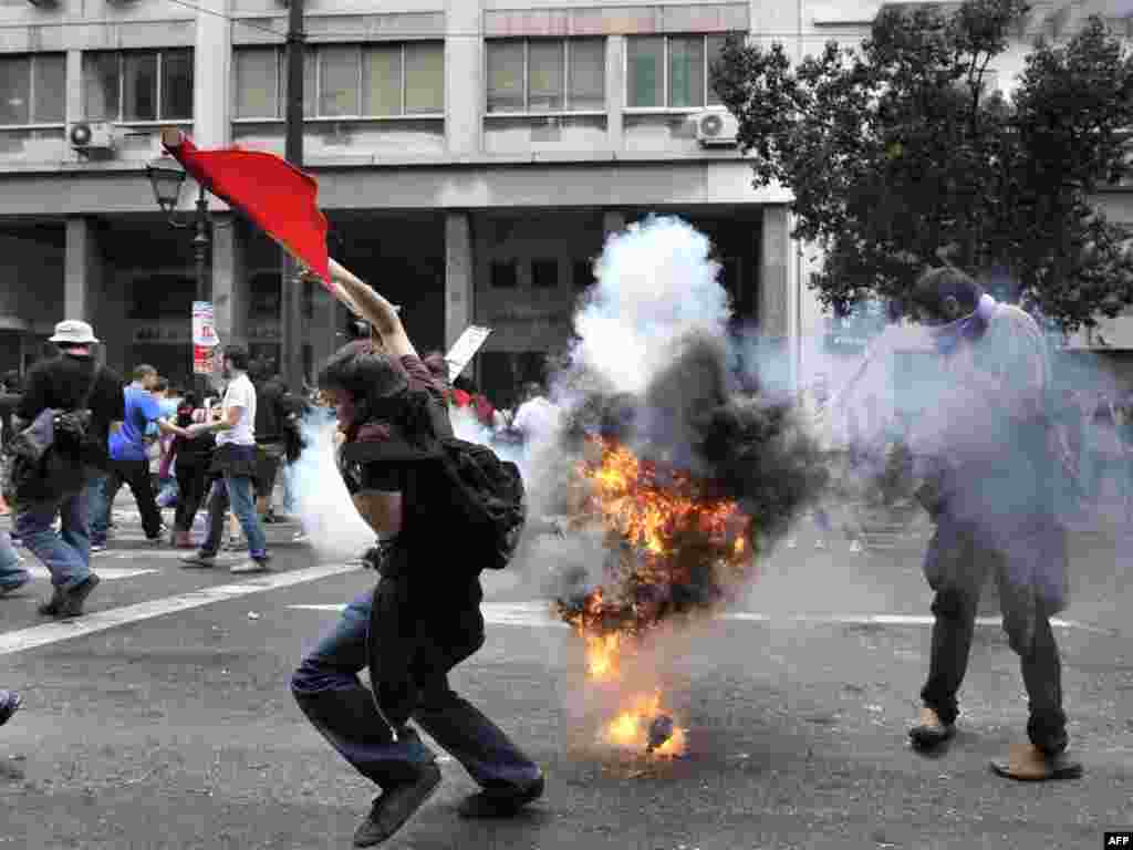 5 мая 2010. Забастовка. Забастовка картинки. Незаконные забастовки картинки. Протесты в Греции 2010—2012 года.