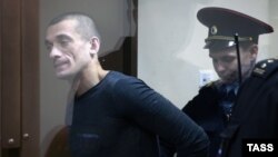 Российский художник-акционист Петр Павленский на суде по его делу. Москва, 26 апреля 2016 года.