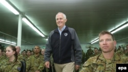 Премьер-министр Австралии Малколм Тернбулл посещает австралийский контингент в Ираке (январь 2016 года)