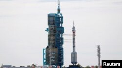Ракета-носитель «Чанчжэн-2Ф» на космодроме во Внутренней Монголии, архивный кадр
