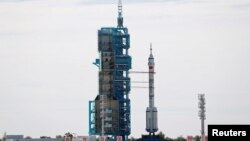 Ракета-носитель "Чанчжэн-2Ф" на космодроме во Внутренней Монголии, архивный кадр