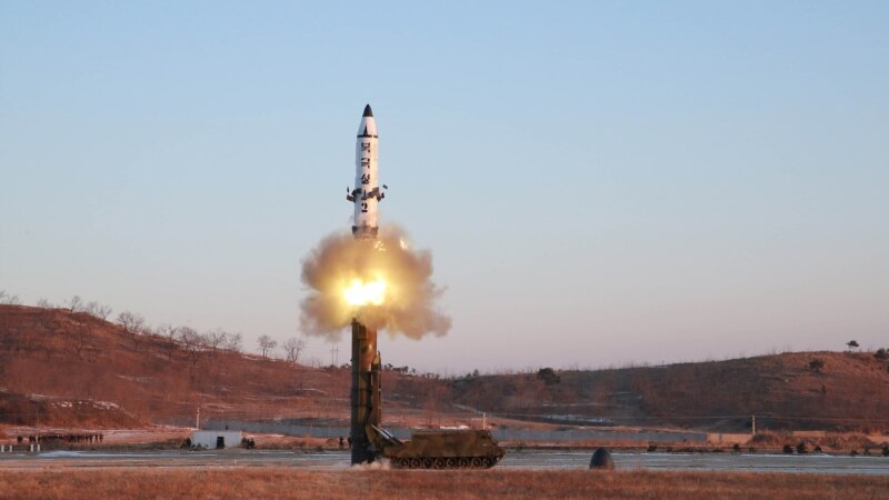 Пхеньян провел испытание ракеты среднего радиуса действия