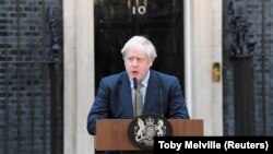 Britanski premijer Boris Džonson daje izjavu ispred Dauning strita nakon objave konačnih rezultata izbora 13. decembra 2019. 