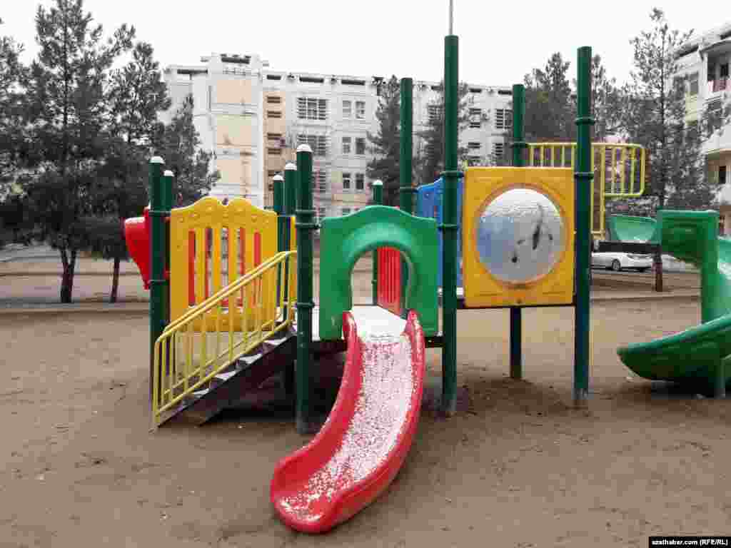 Детская площадка в Ашхабаде