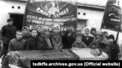 Похороны сельского активиста в селе Сергеевка Красноармейского района Донецкой области, 1930-е годы