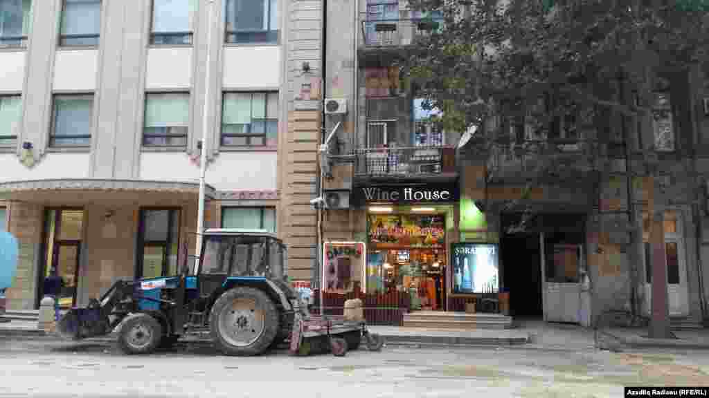 Azerbaijan -- preparation for Formula 1 racing in Baku, 4Nov2015