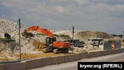 Строительство трассы «Таврида» у села Приятное Свидание. Крым, Бахчисарайский район, 2019 год
