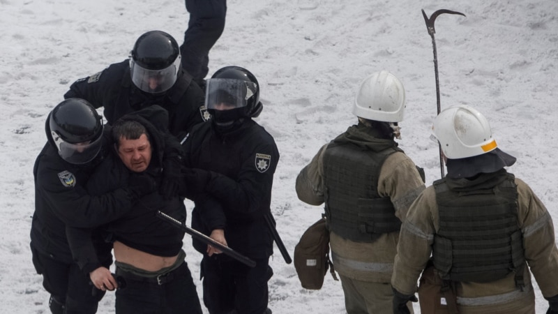 Kiýewde geçirilen polisiýa reýdinde 50 adam tussag edildi