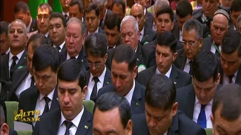 Türkmen prezidenti Aşgabat häkimleriniň işinden kemçilik tapdy 