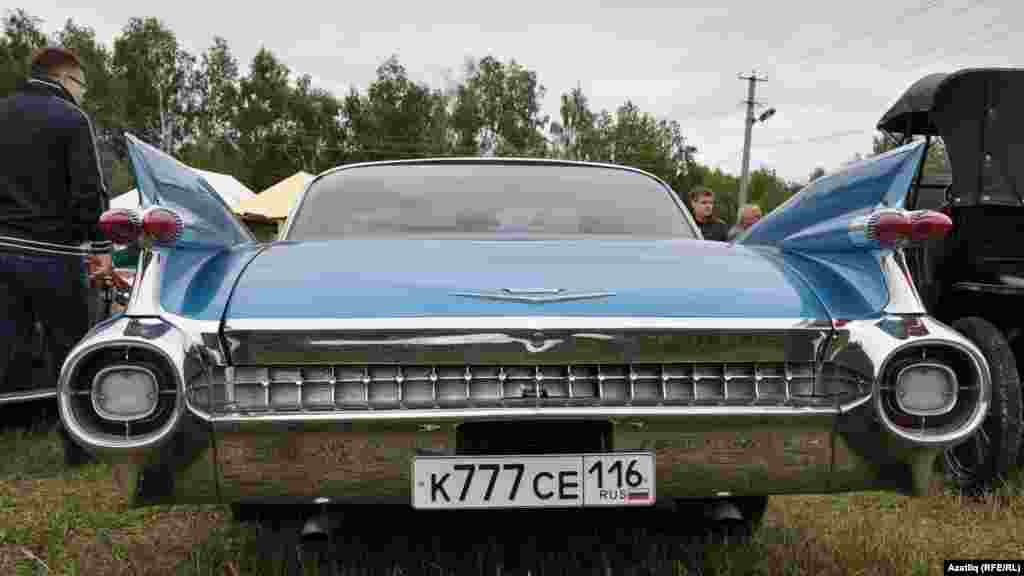 Tatarstan -- Russian festival of retro cars in Kazan, 25Aug2012